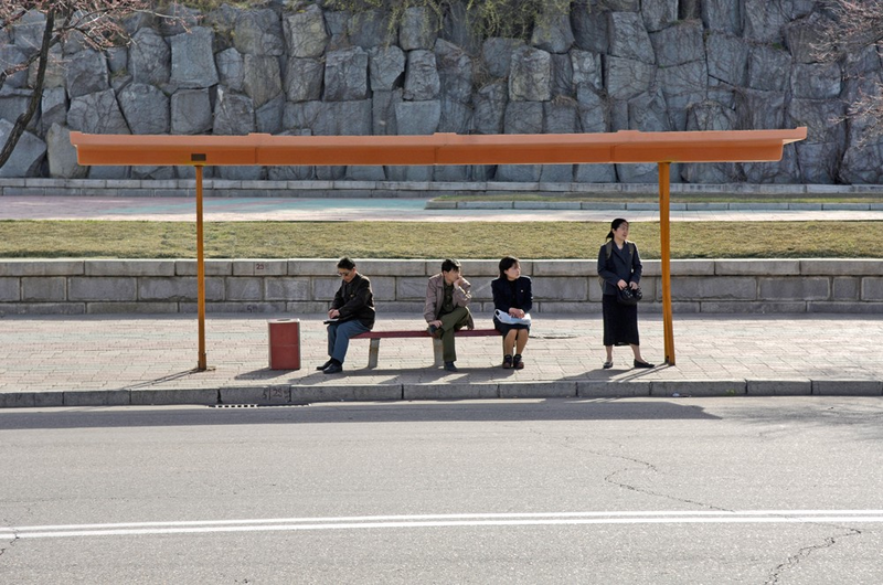 Illustration for article titled Gripping Photos Capture the Mirror Worlds of North and South Korea